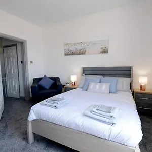 Renovated House Near Darlington Train Station. Holiday home Darlington (Durham)