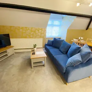 The Hut - 1 Bedroom Near The Apartment